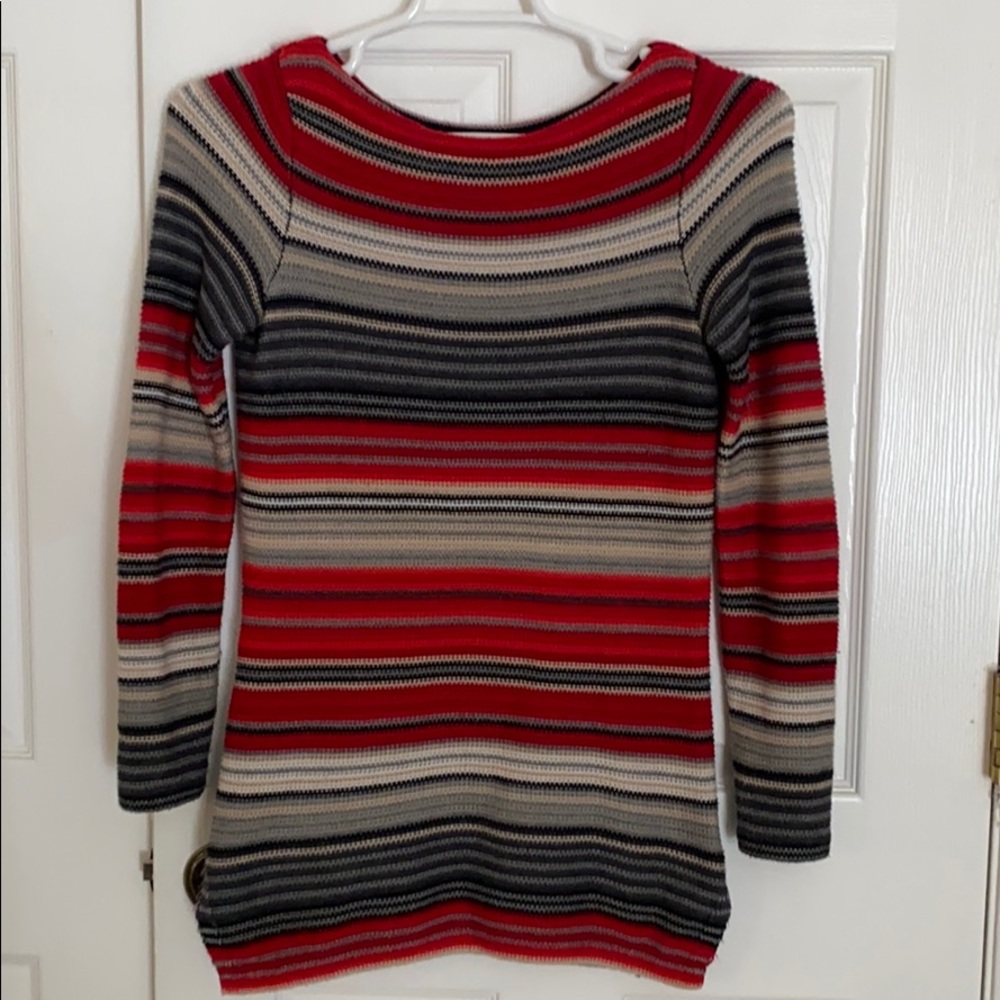 Beautiful sweater in. excellent condition